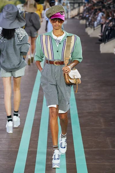 Look 19
